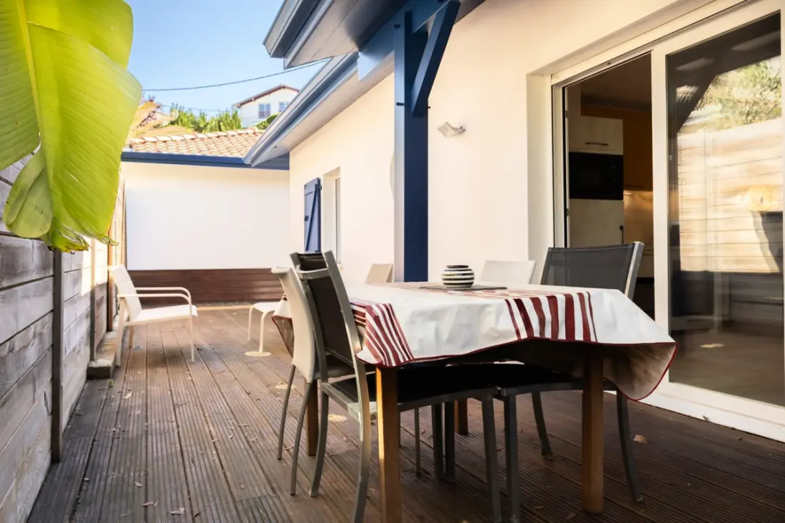 Smuk Lysende lejlighed med terrasse