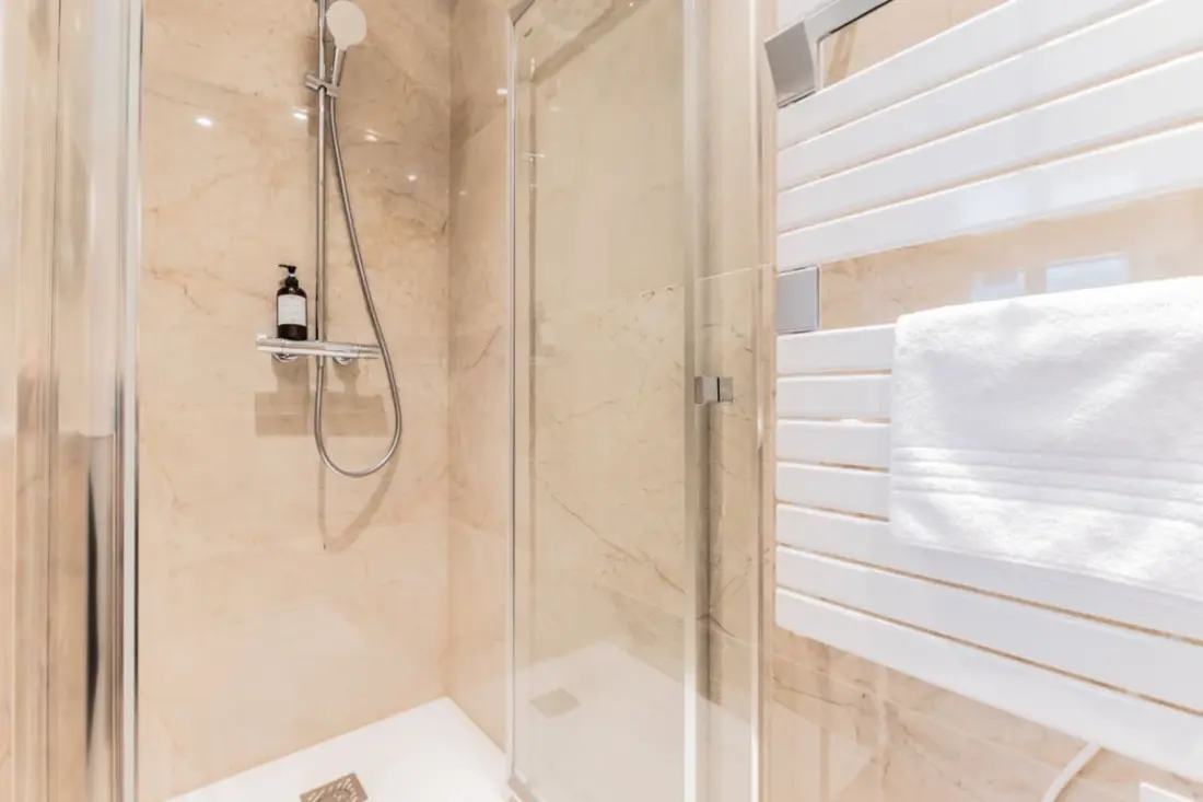 Luxus 3 hálószobás apartman Hyper Center, légkondicionáló, lift
