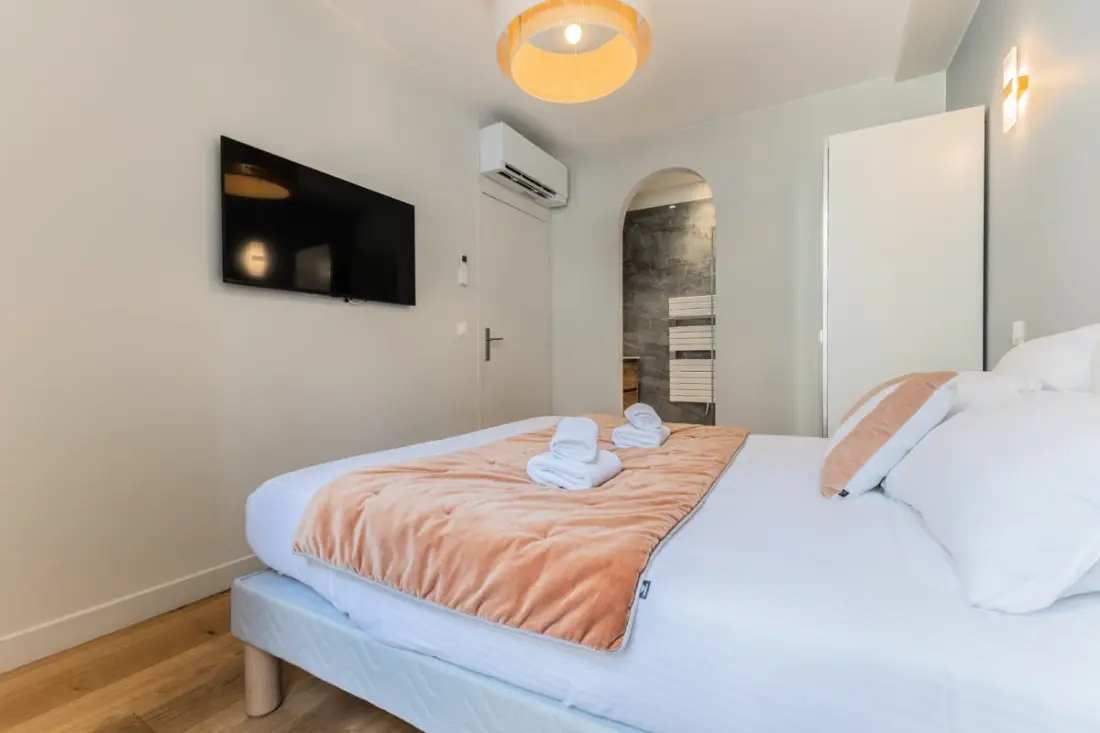 Luxus 3 hálószobás apartman Hyper Center, légkondicionáló, lift