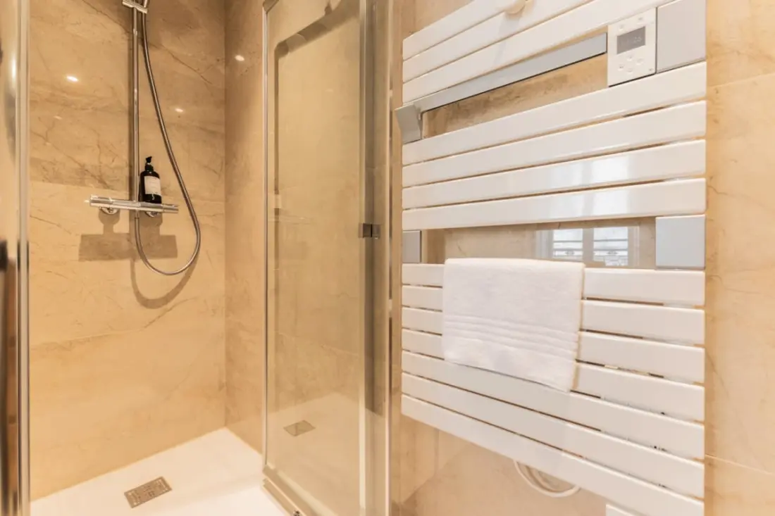 Luxus 3 hálószobás apartman Hyper Center, légkondicionáló, lift