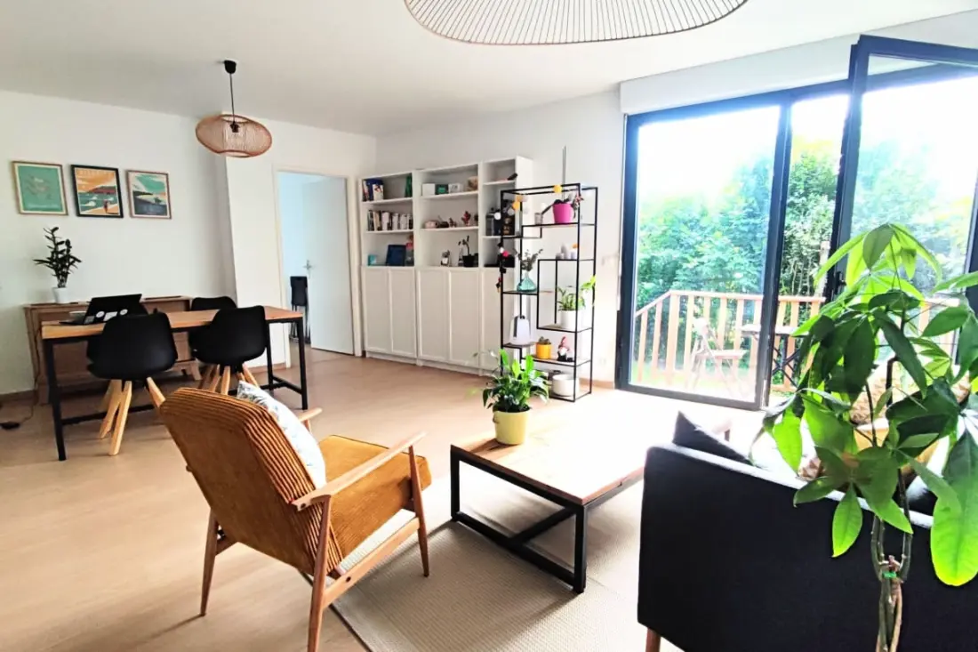 Tágas apartman kerttel és parkolóval