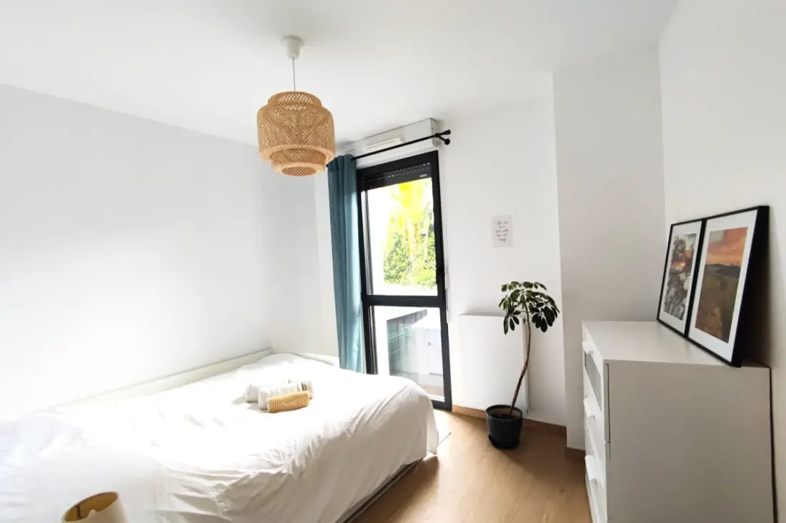 Tágas apartman kerttel és parkolóval