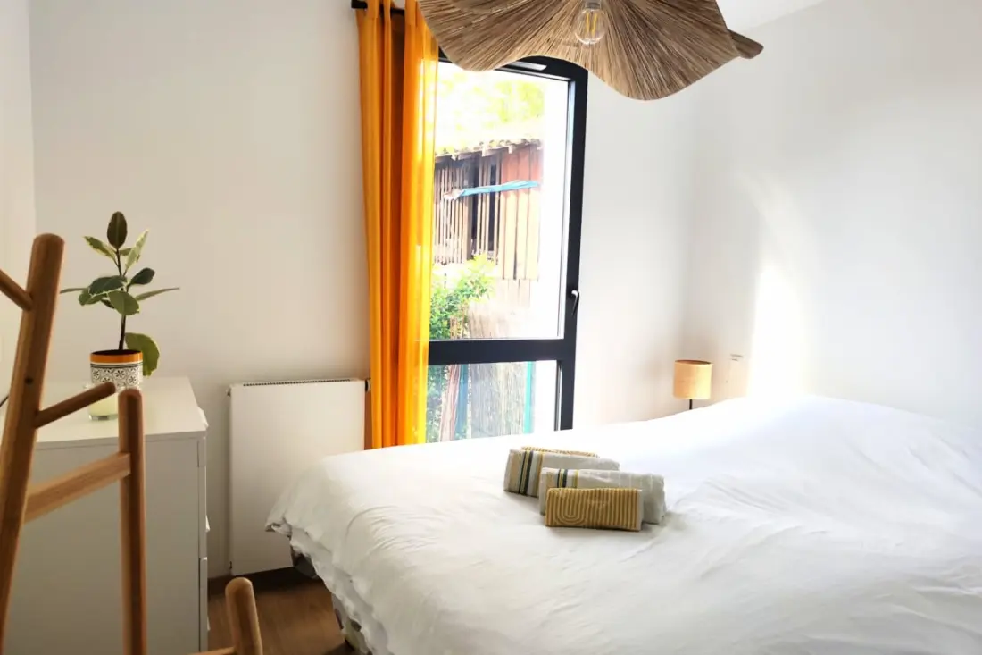 Tágas apartman kerttel és parkolóval