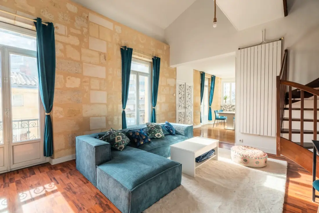 Nagy, világos duplex Bordeaux központ