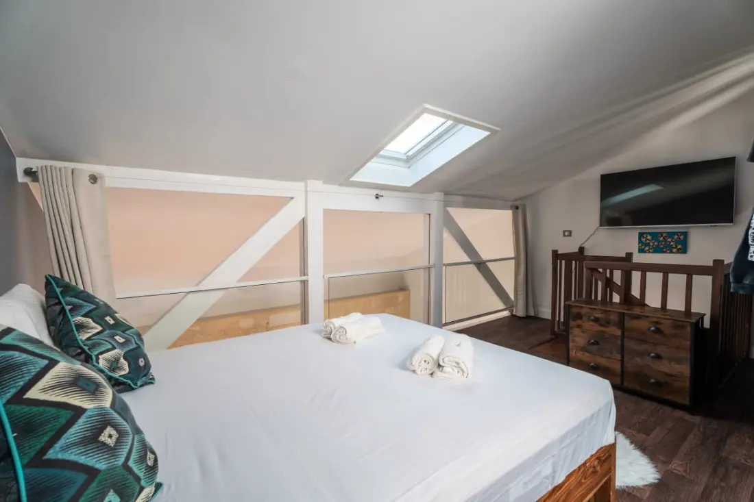 Nagy, világos duplex Bordeaux központ