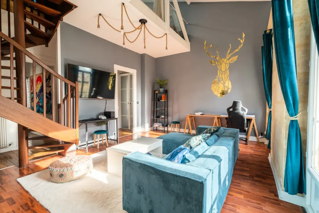 Nagy, világos duplex Bordeaux központ