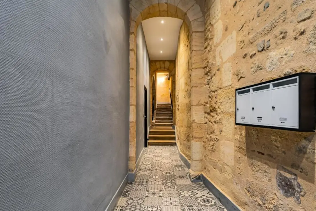 Kiváló bordeaux-i apartman tele bájjal és világos terasszal