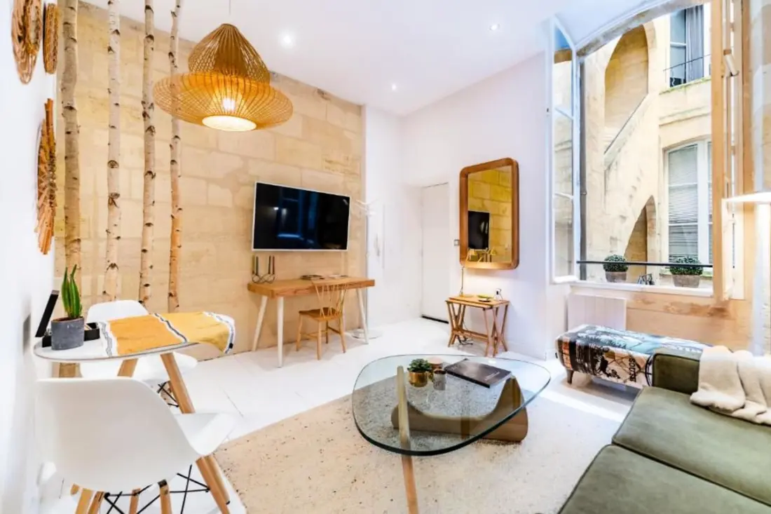 Kiváló bordeaux-i apartman tele bájjal és világos terasszal