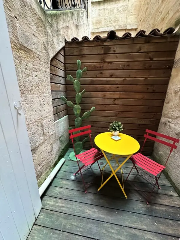 Kiváló bordeaux-i apartman tele bájjal és világos terasszal
