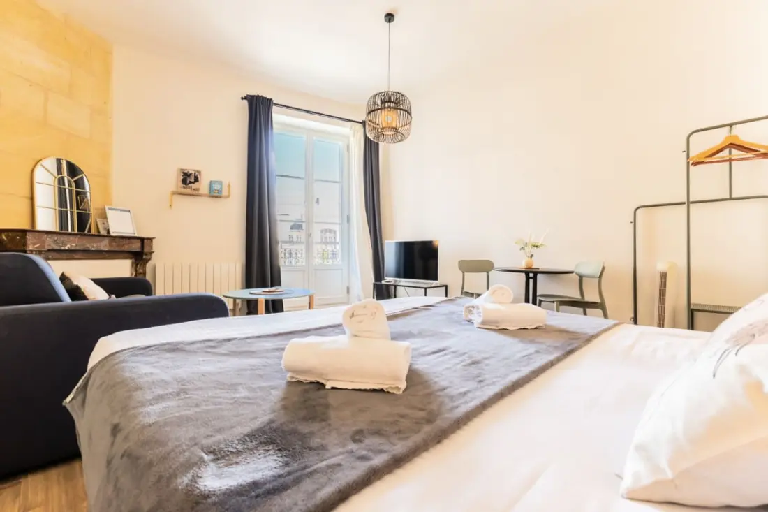 Kiváló hangulatos és bájos apartman 2 fő részére a Gare Saint-Jean közelében