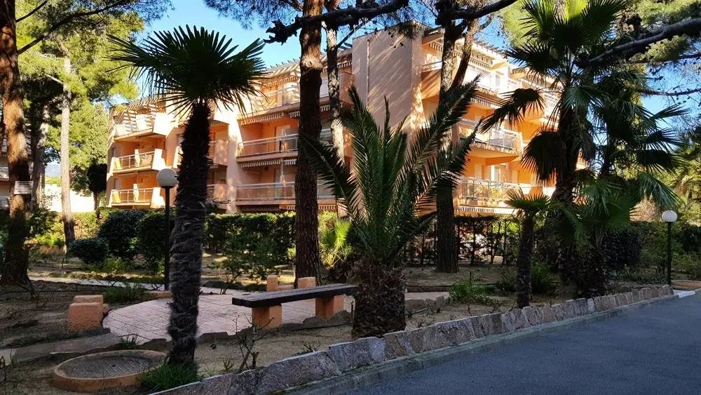 Amiraute Residence