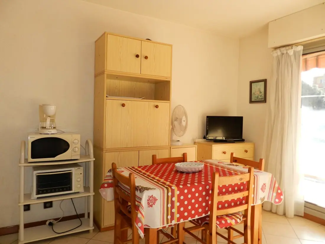 Amiraute Residence