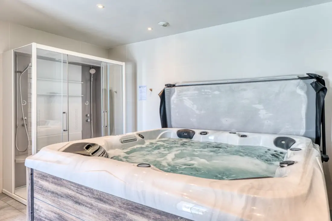 Villa Oceans 51 Csillagok★: Face Sea, úszómedence, Jacuzzi, Szauna, 15 Pers