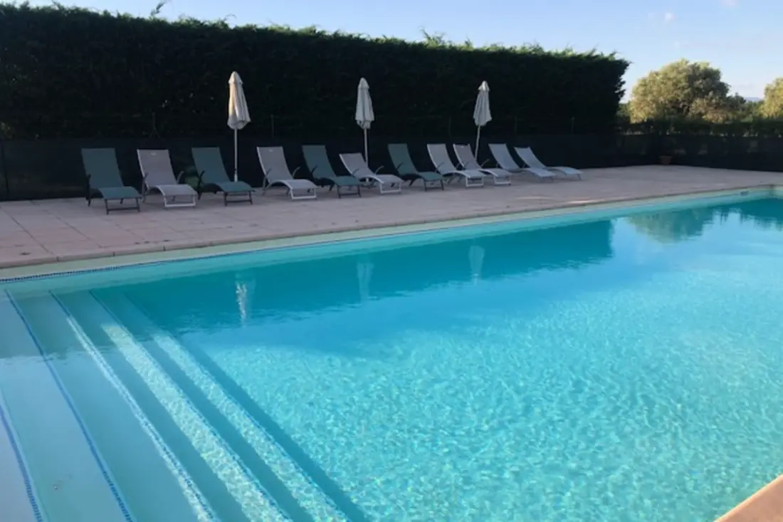 04b2 : Beautiful Studio in a Provençal Mas - Swimming pool