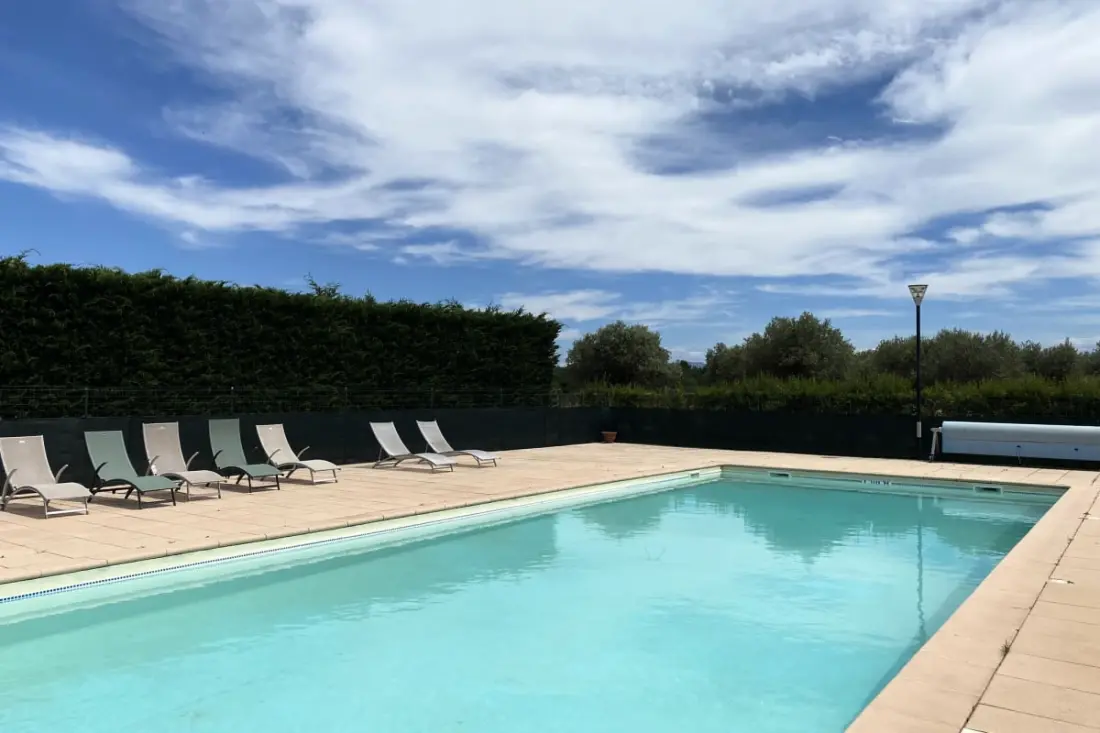04b2 : Beautiful Studio in a Provençal Mas - Swimming pool