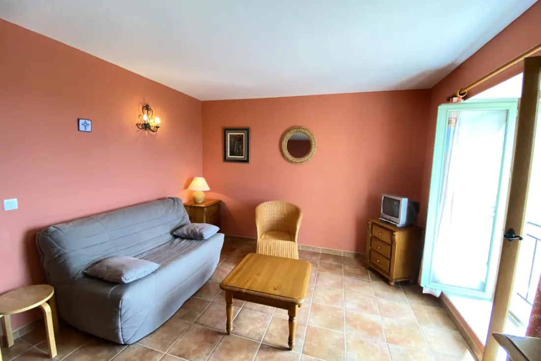 04b4 : Beautiful Studio in a Provençal Mas - Swimming pool