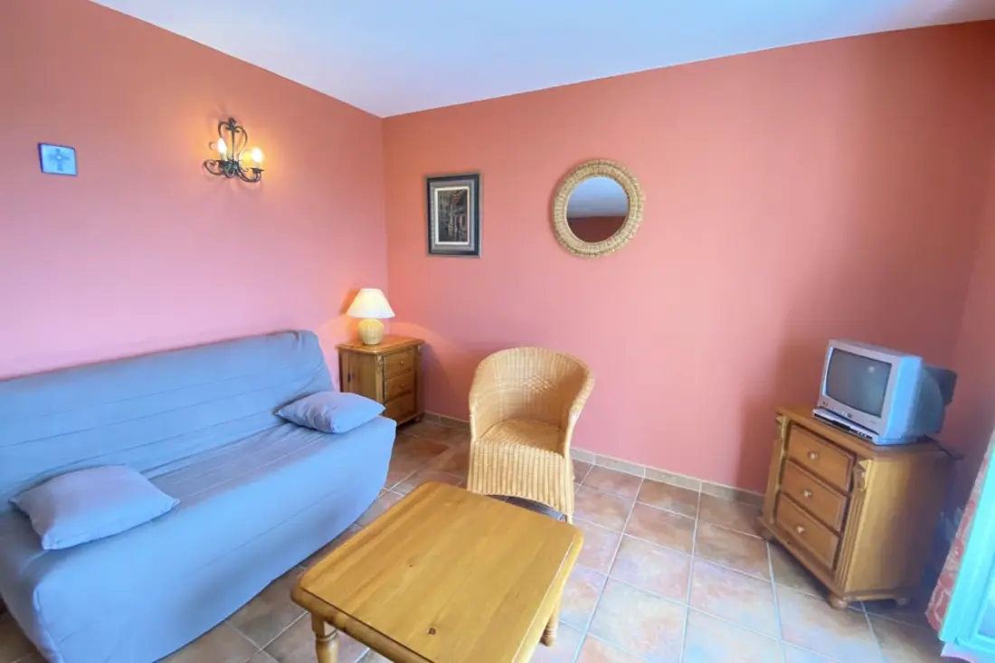 04b4 : Beautiful Studio in a Provençal Mas - Swimming pool