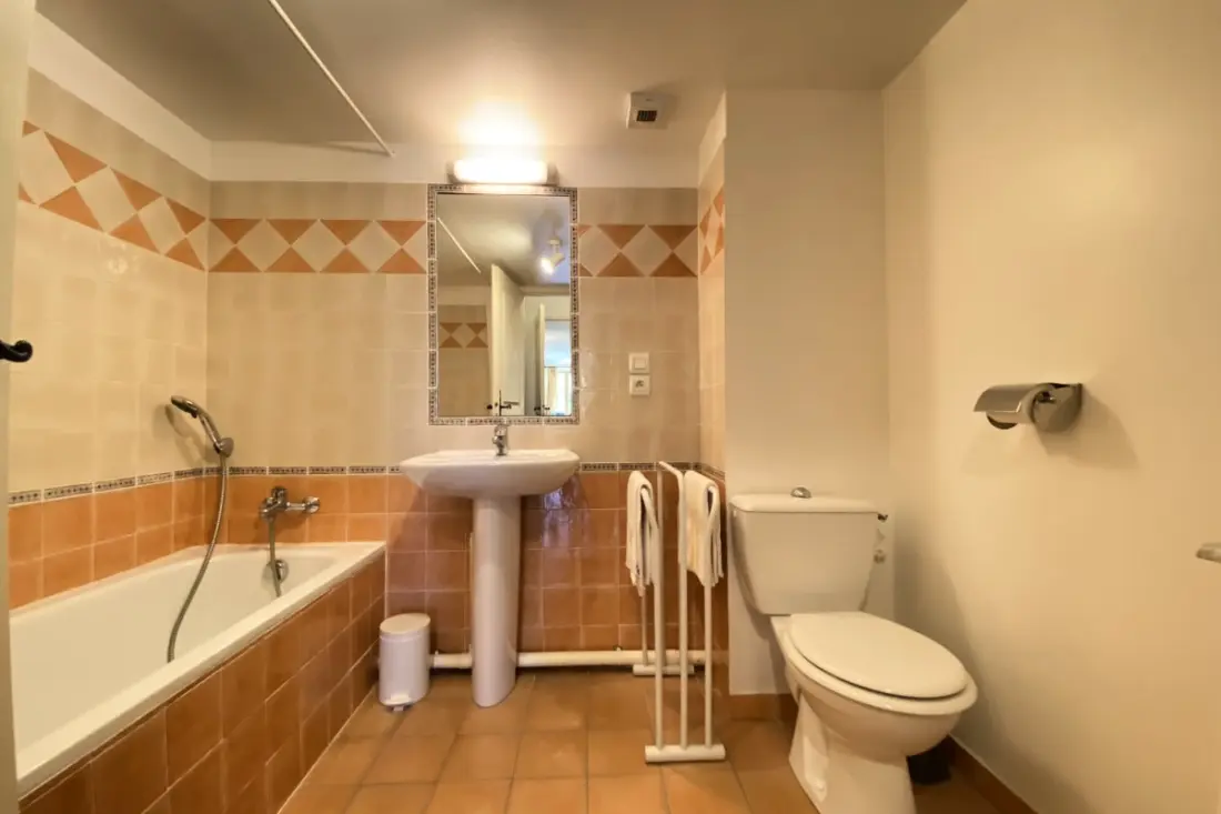 04b5 : Beautiful Studio in a Provençal Mas - Swimming pool
