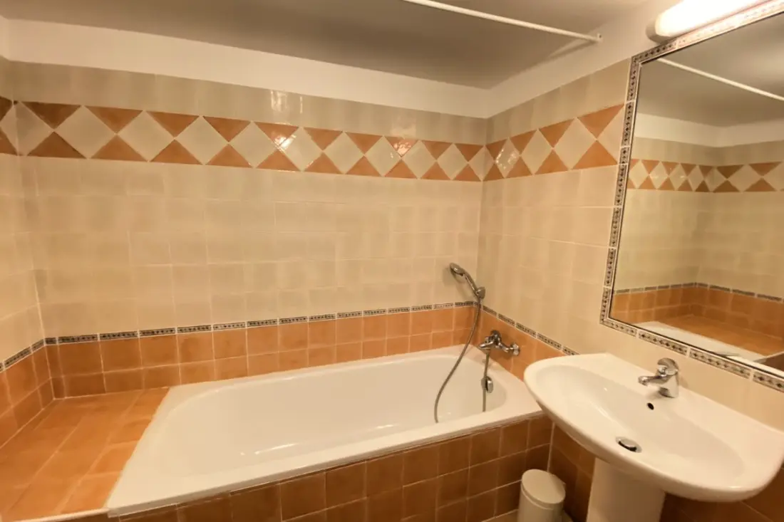 04b5 : Beautiful Studio in a Provençal Mas - Swimming pool