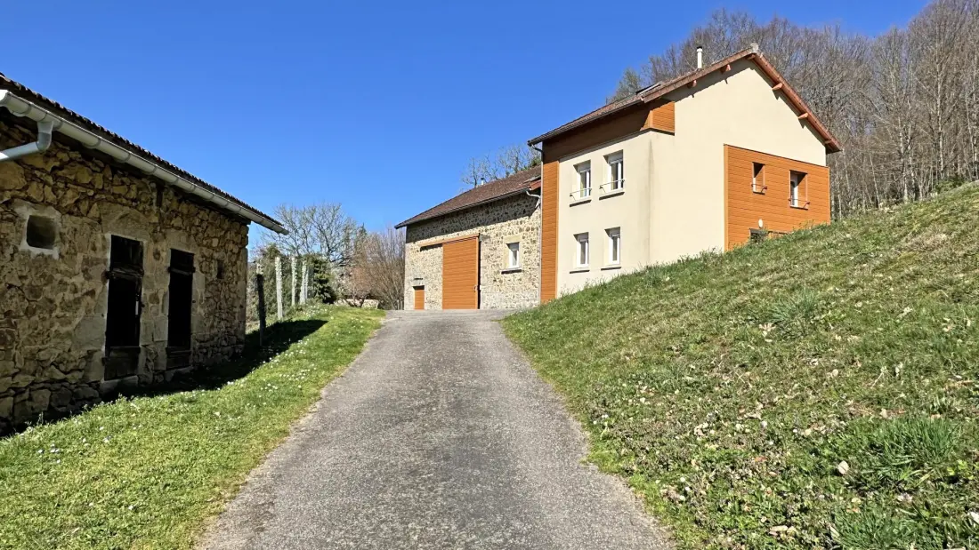 Gîte de France Gîte de la maulde aan het meer van Vassivière 3 oren