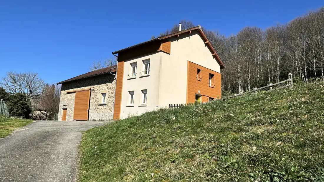 Gîte de France Gîte de la maulde aan het meer van Vassivière 3 oren