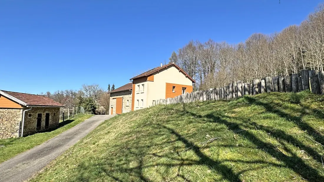 Gîte de France Gîte de la maulde aan het meer van Vassivière 3 oren
