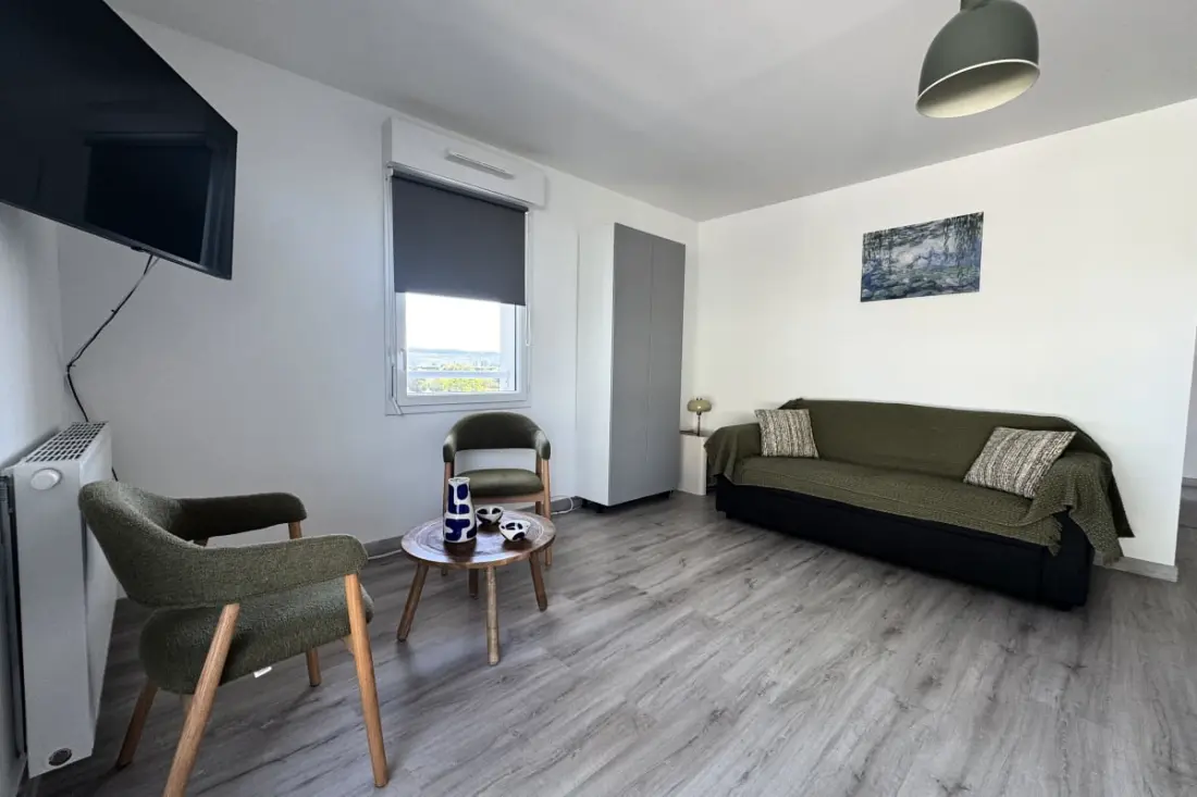 Appartement 2 Chambres Avec Balcon, Proche Mer