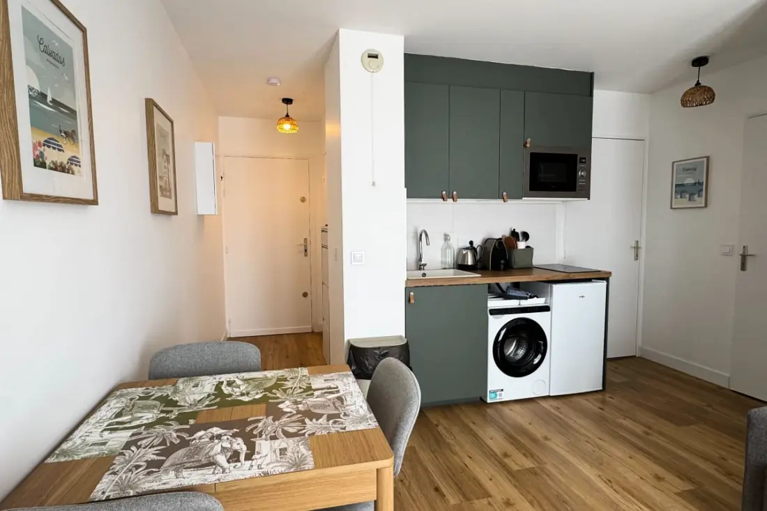 Felújított apartman kilátással és parkolóval Cabourgban