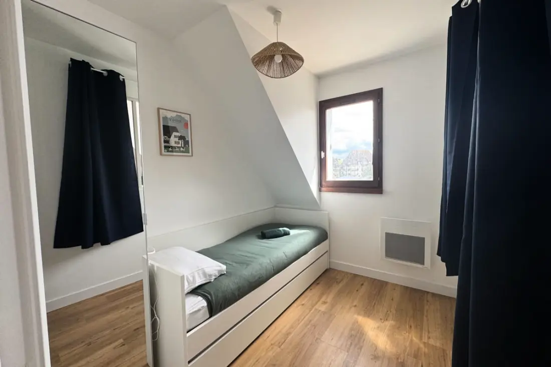 Felújított apartman kilátással és parkolóval Cabourgban