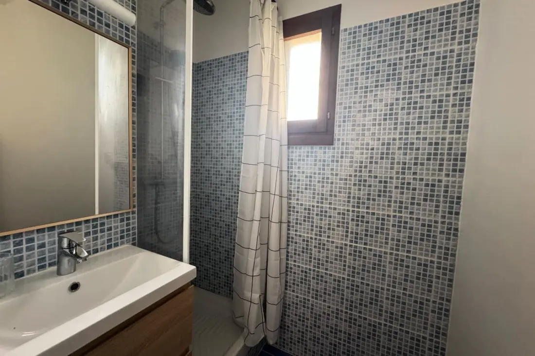 Felújított apartman kilátással és parkolóval Cabourgban