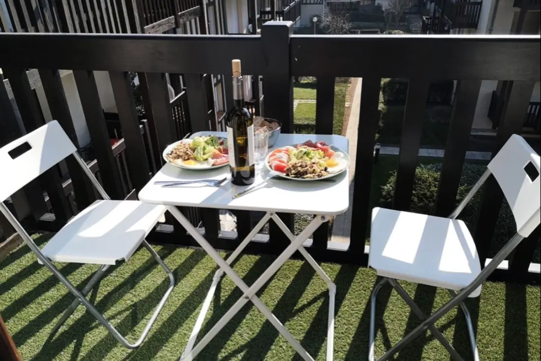 Balcony 350 M De La Plage