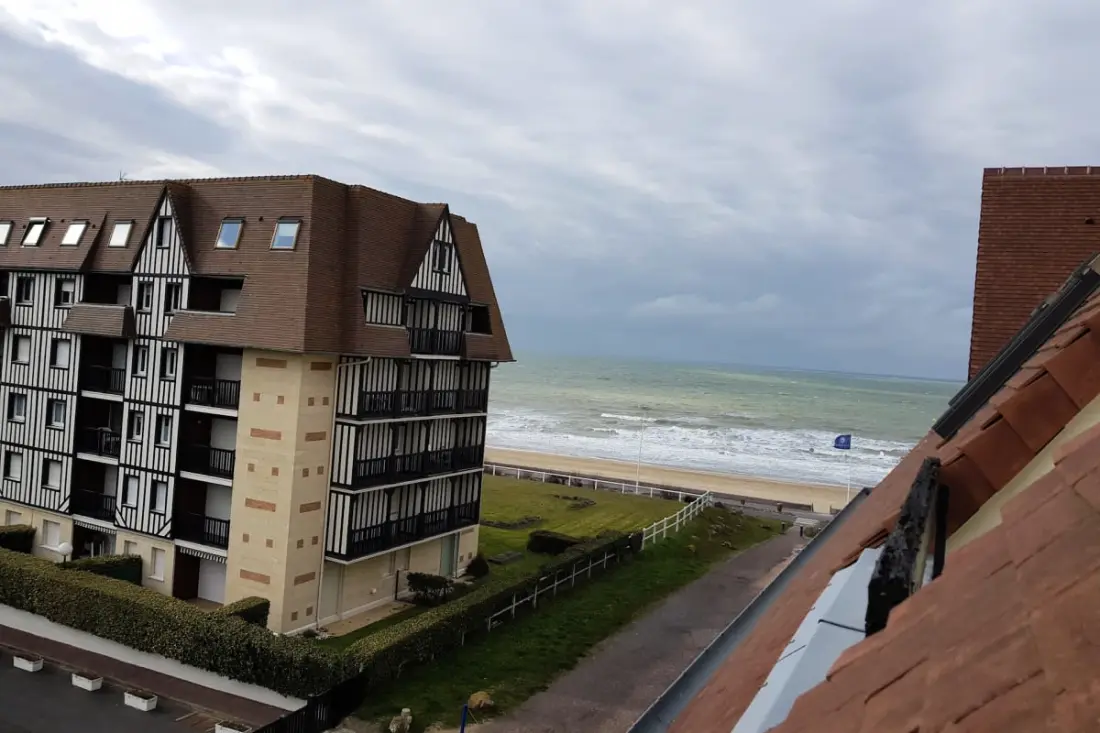 équipé Au Bord De La Plage De Cabourg