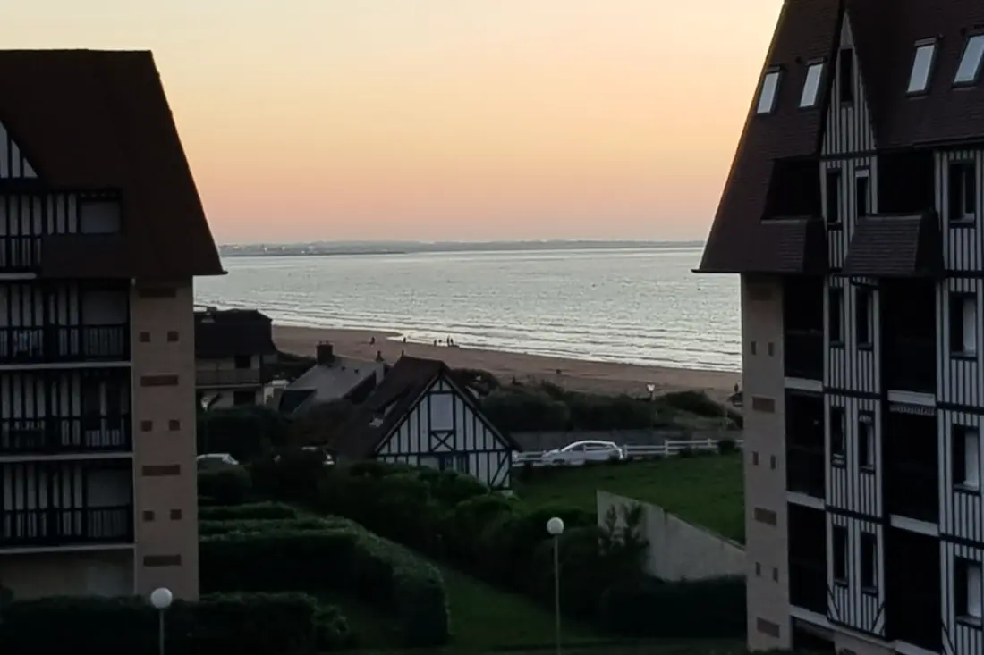 équipé Au Bord De La Plage De Cabourg