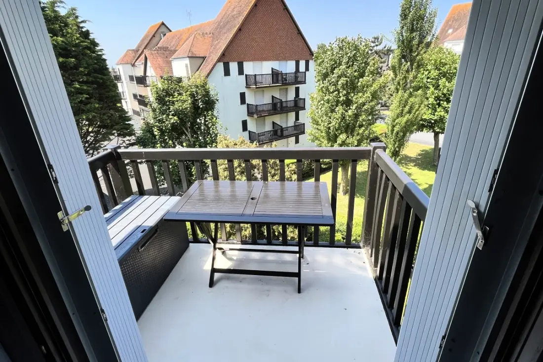 Bájos Cocoon a strand közelében