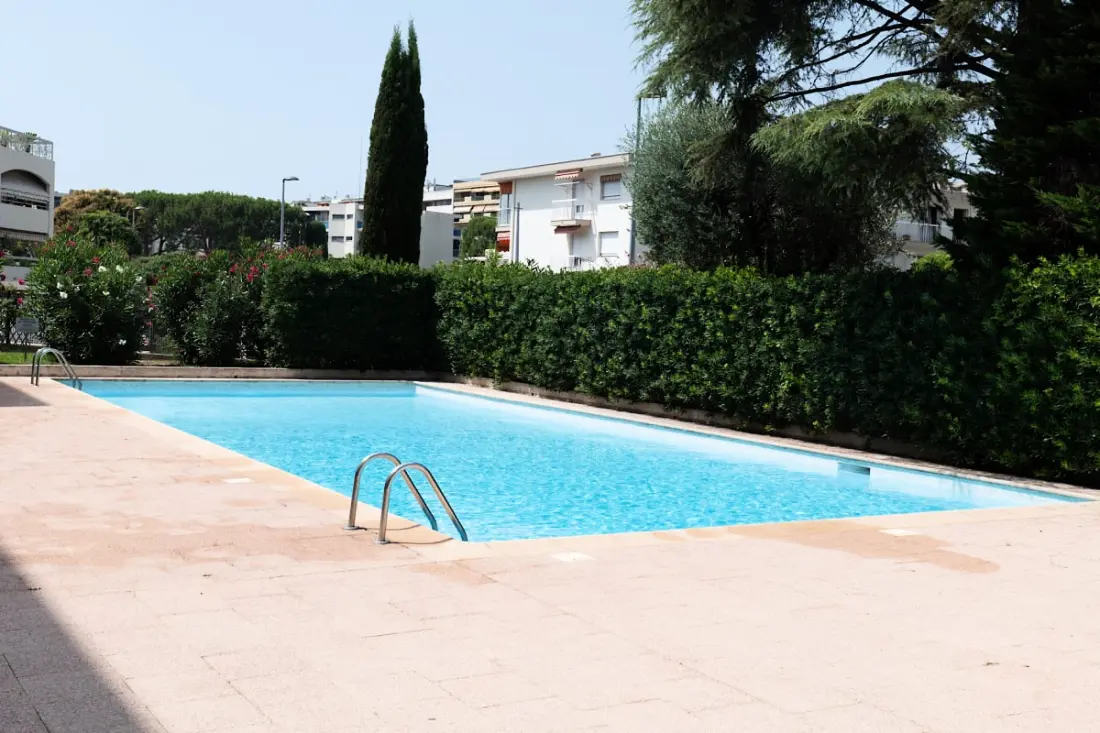 Wohnung mit Pool in der Nähe von De La Mer