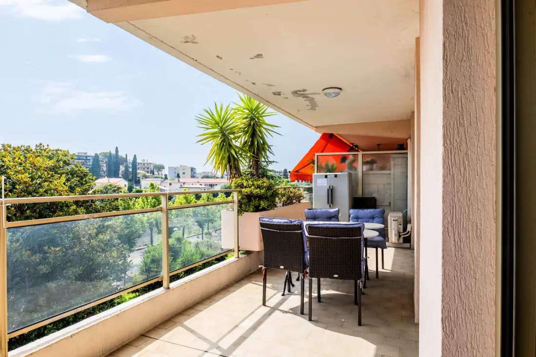 Wohnung mit Pool in der Nähe von De La Mer