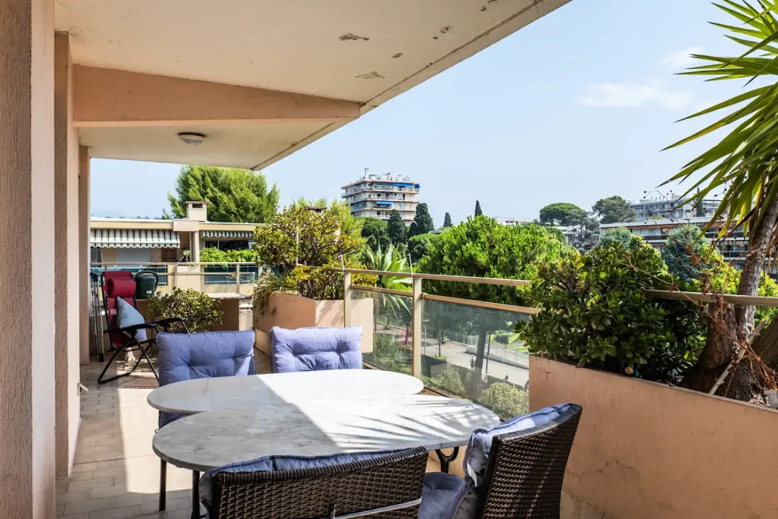 Wohnung mit Pool in der Nähe von De La Mer