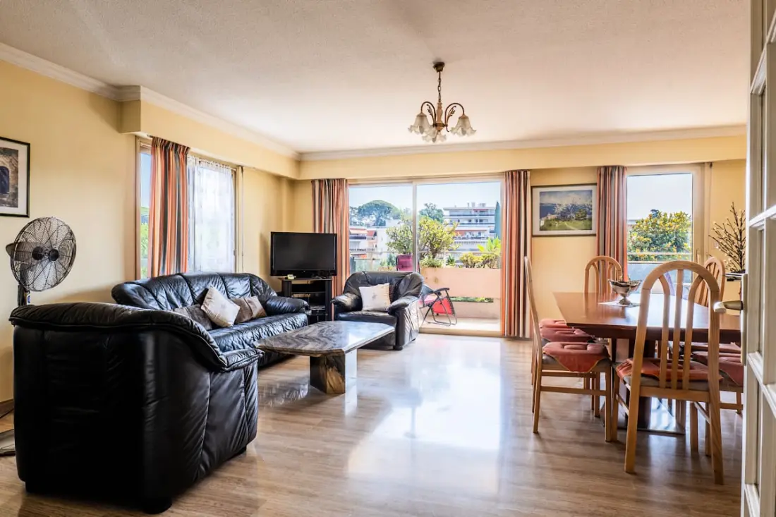 Wohnung mit Pool in der Nähe von De La Mer