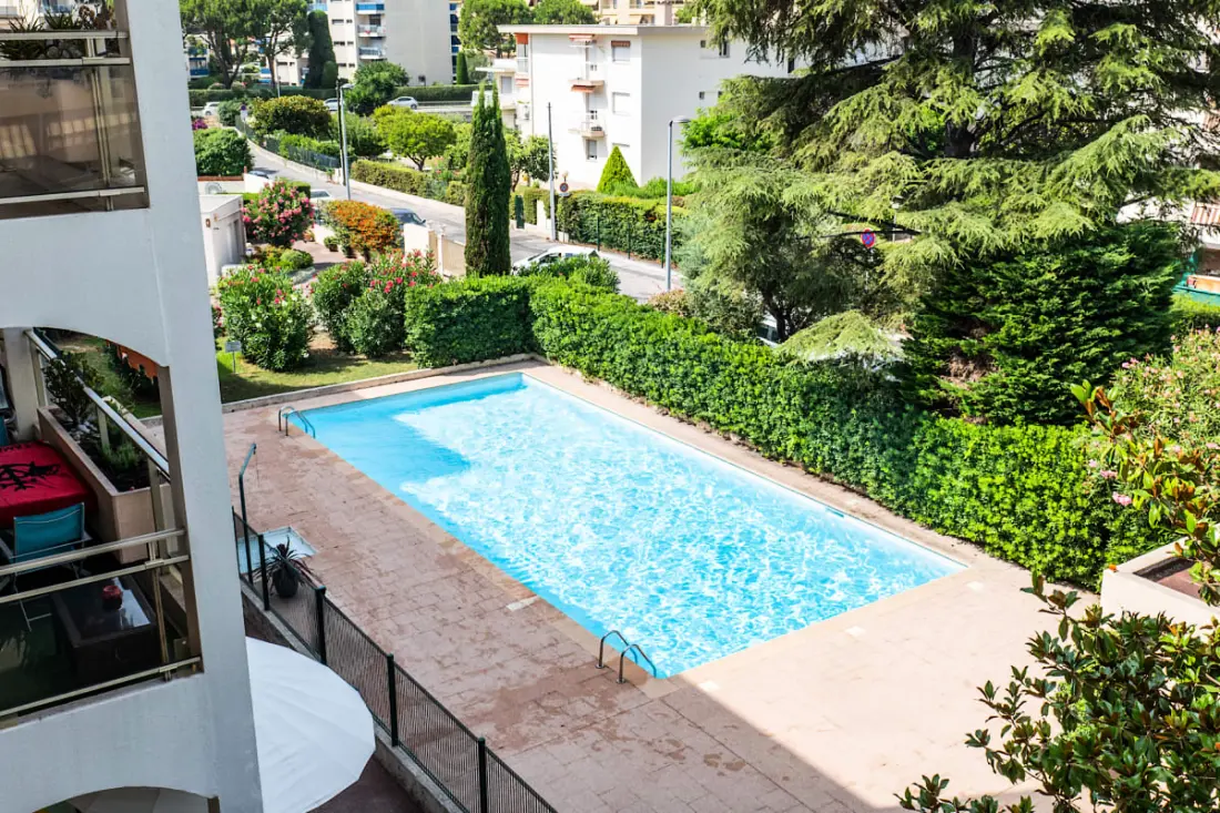 Wohnung mit Pool in der Nähe von De La Mer