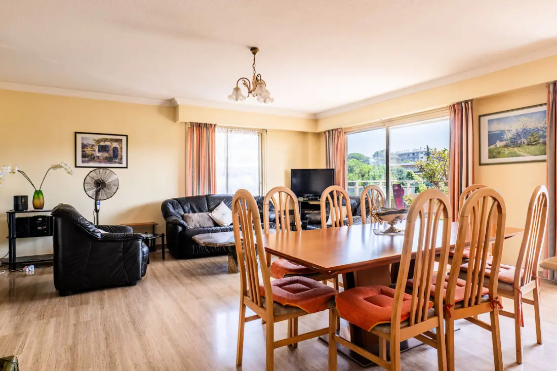 Wohnung mit Pool in der Nähe von De La Mer