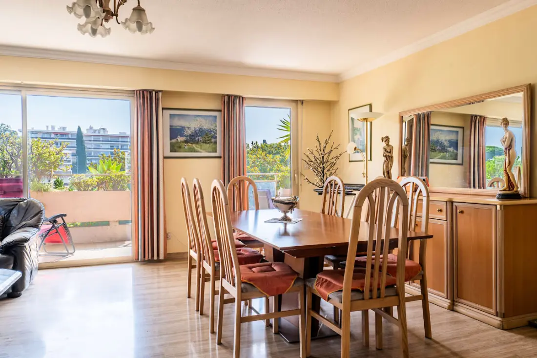 Wohnung mit Pool in der Nähe von De La Mer