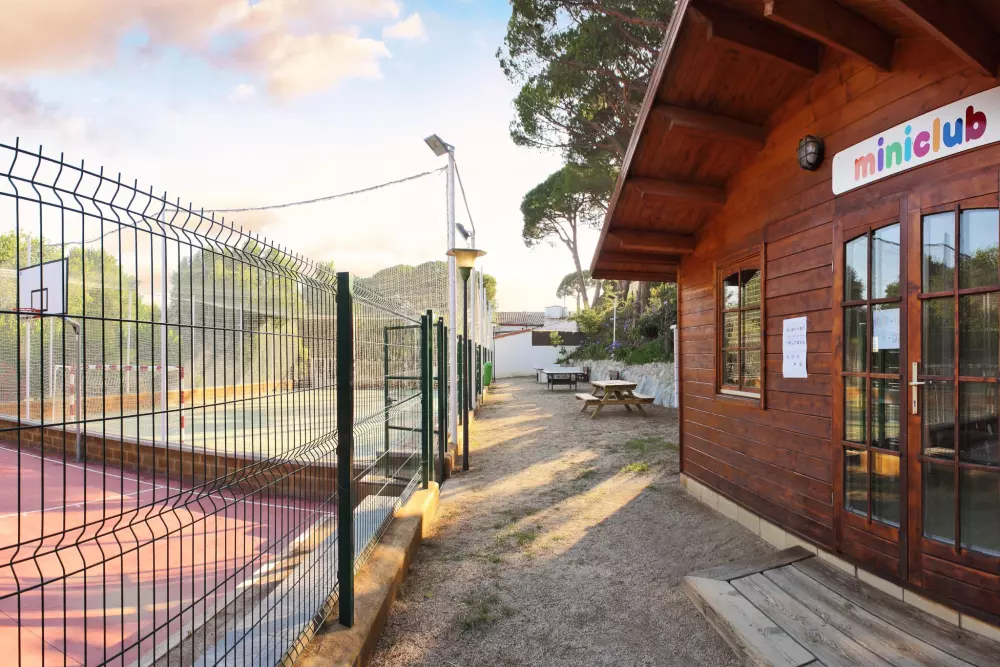 CAMPING GLOBO BARCELONA 4 Stars★★★★