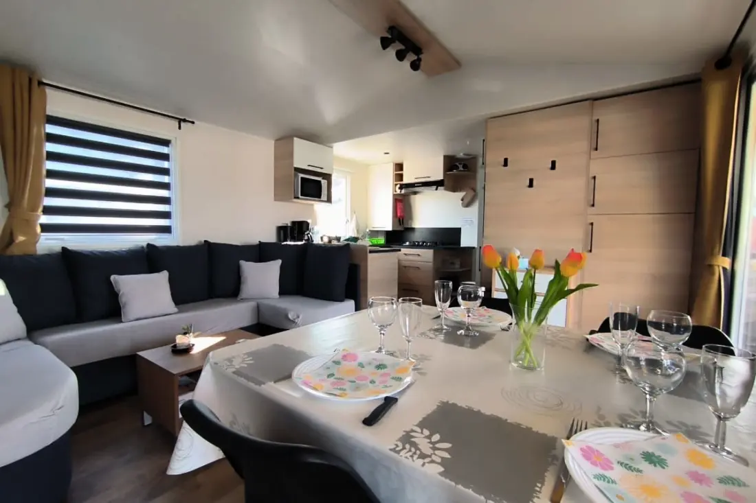 Résidence Mobilhome 3 Chambres Avec Terrasse Et Magnifique Jardin