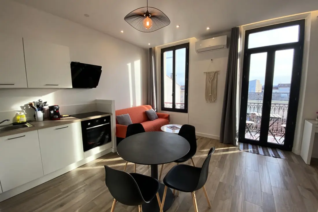 06cj: Gyönyörű apartman Au Coeur De Cannes