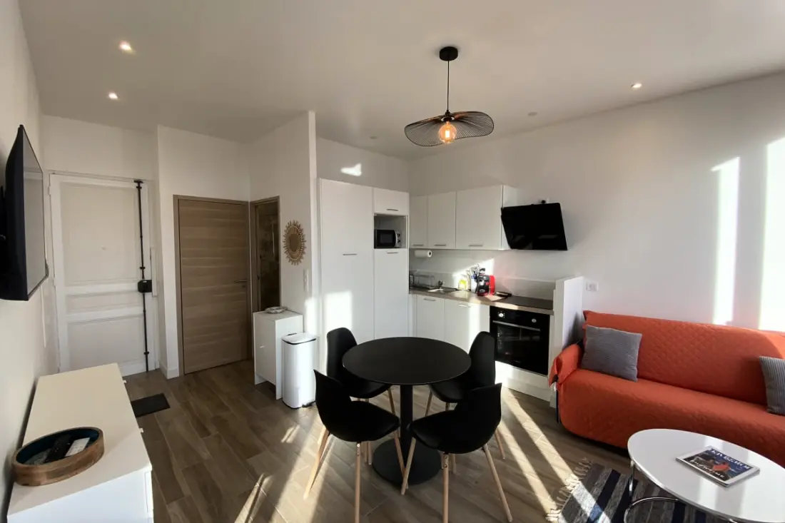 06cj: Gyönyörű apartman Au Coeur De Cannes