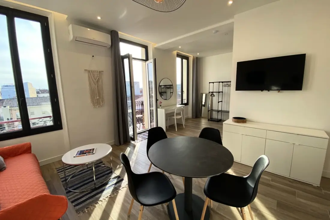 06cj: Gyönyörű apartman Au Coeur De Cannes