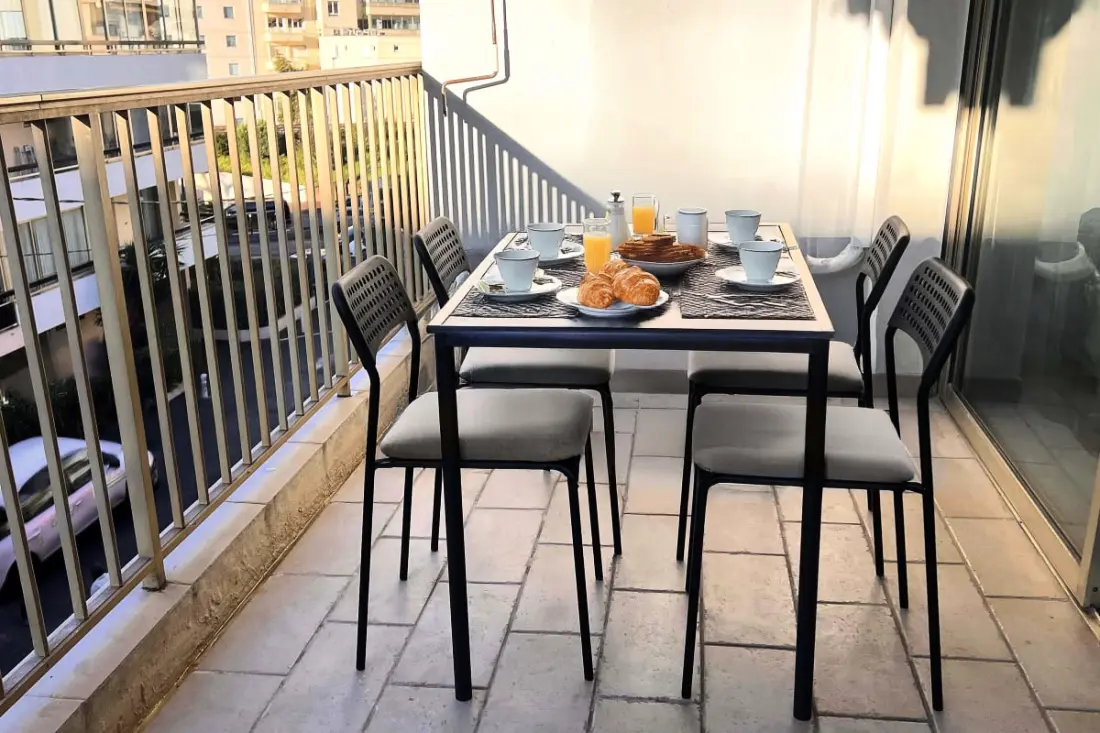Apt With Terrace in Cannes 5 Min De La Plage