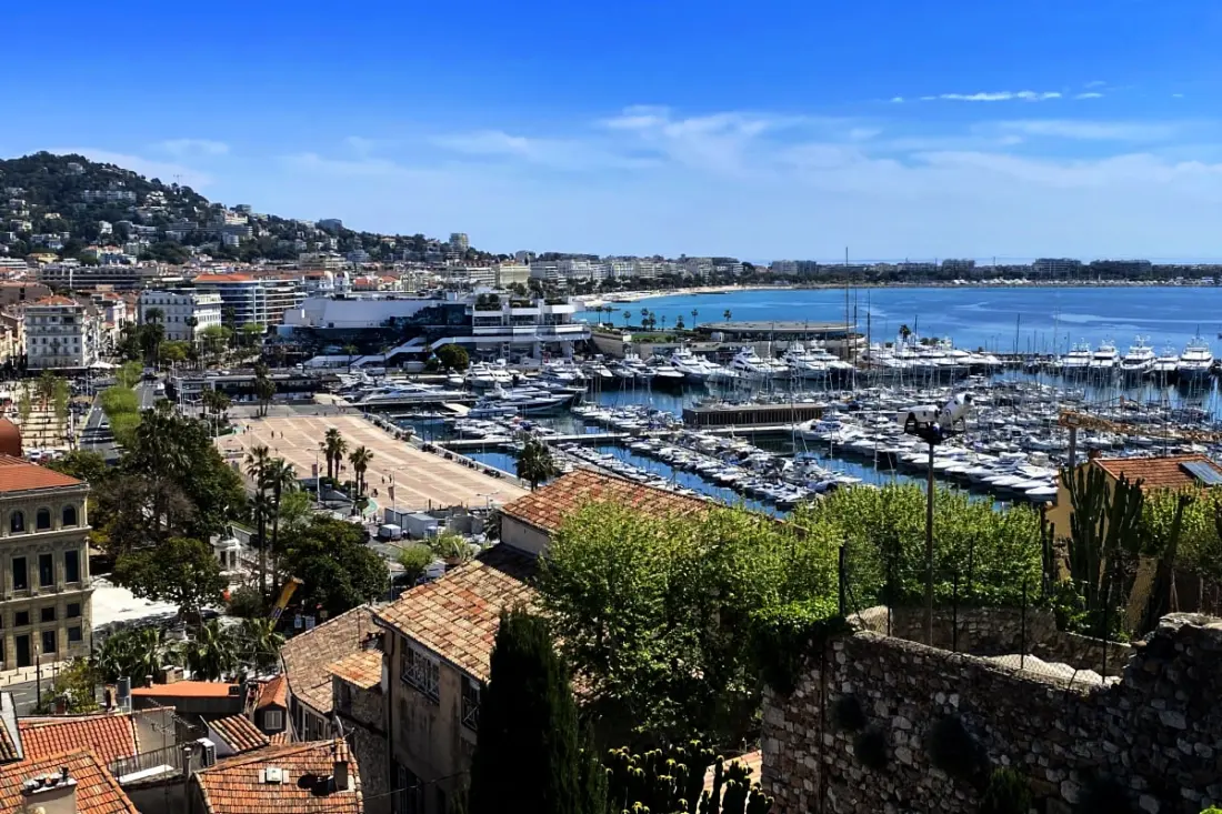 Apt With Terrace in Cannes 5 Min De La Plage