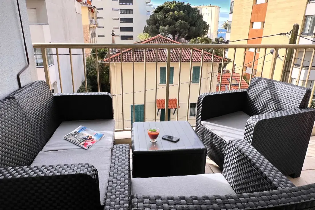 Apt With Terrace in Cannes 5 Min De La Plage