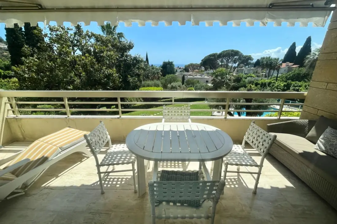 T2 Terrace és úszómedence Cannesban